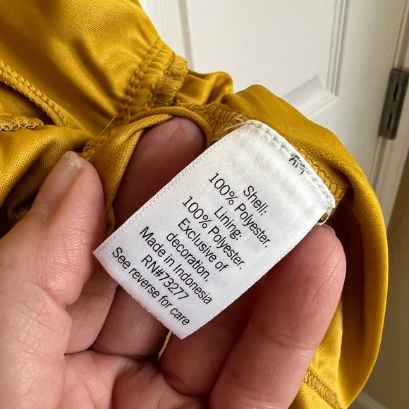 Nine West ruffled collar golden yellow fully lined halter top. XXL - Picture 9 of 10